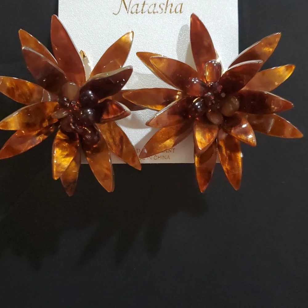 Natasha couture oversized dahlia Flower brown amber‎ look centerburst earrings